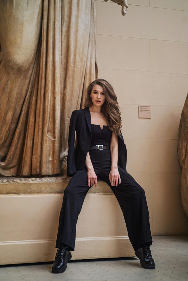 Élégance moderne : votre combinaison habillée pour la cérémonie